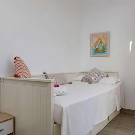 Capistrano Blue Uno Nerja